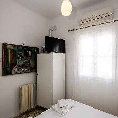 Delphines Hotel