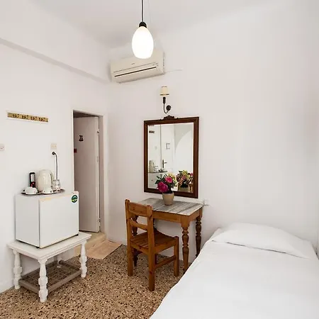 Delphines Hotel 2*